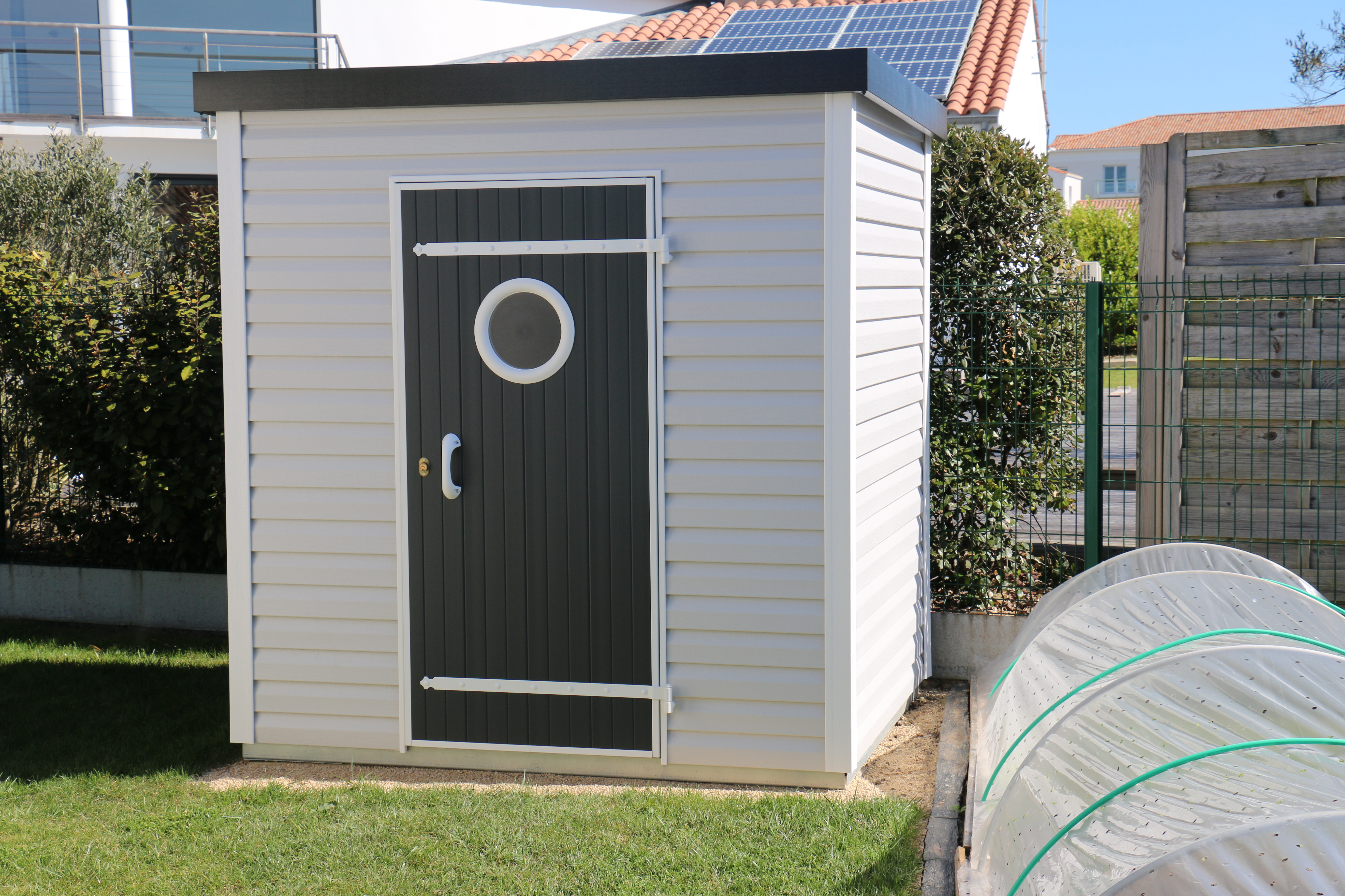 ABRI de JARDIN DESIGN TOIT PLAT 3,72 m² Abri pvc